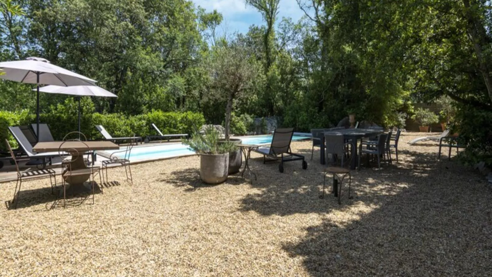 Grenadiers-Terrace balcony