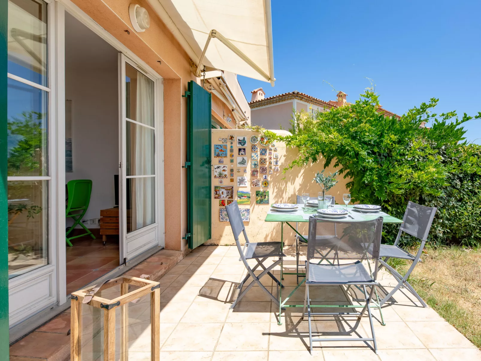 Le Petit Village-Dehors