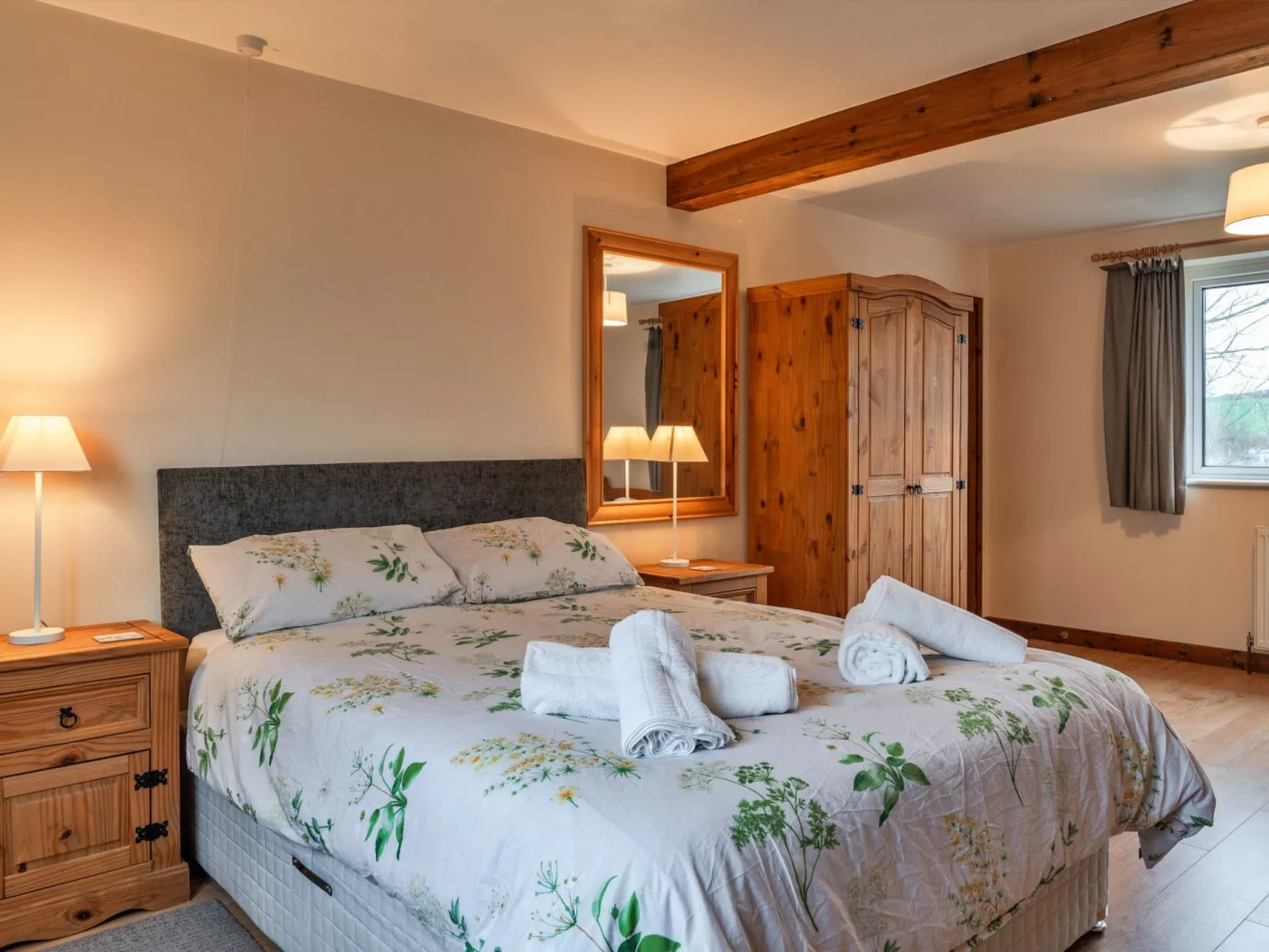 No.1 Gladys' Orchard-Drinnen