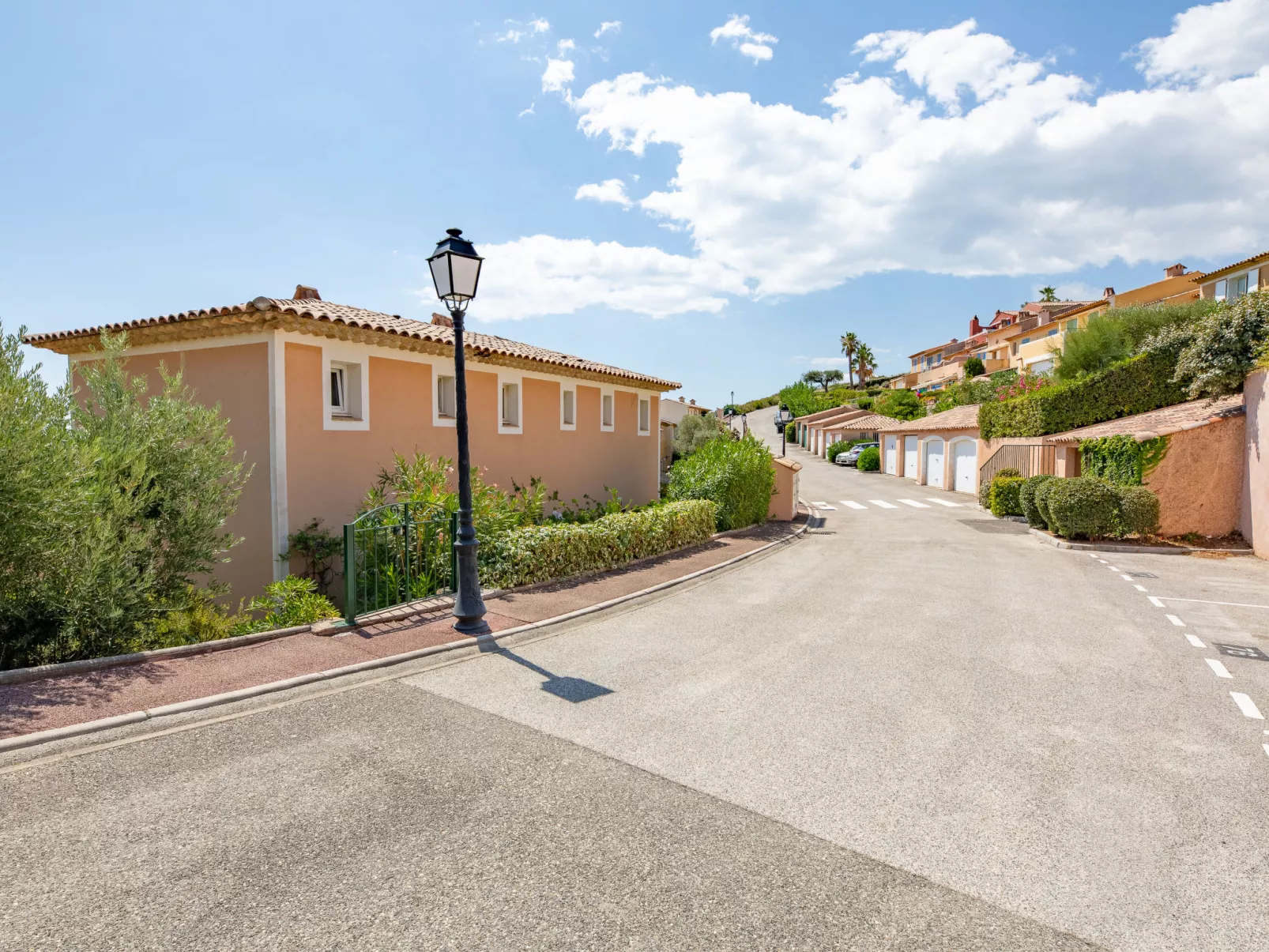 Le Petit Village-Dehors