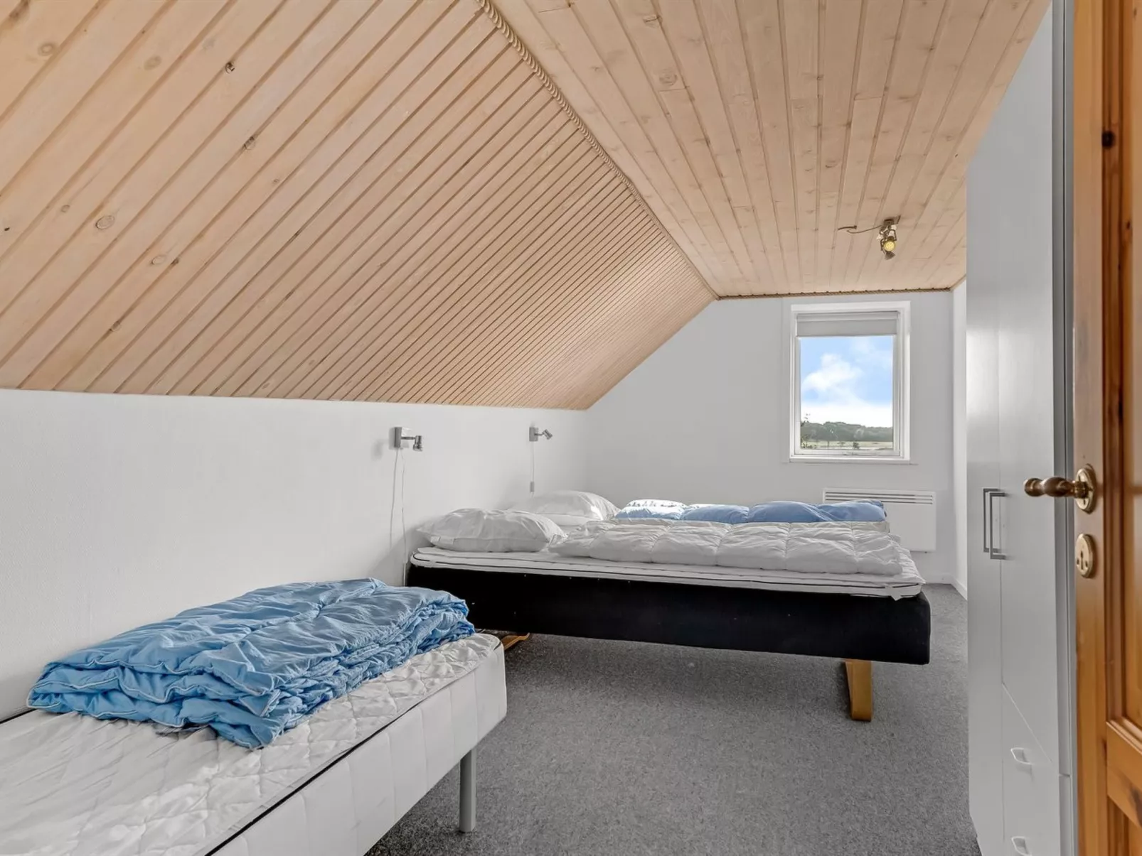 "Nette" - 2km to the fjord-Drinnen