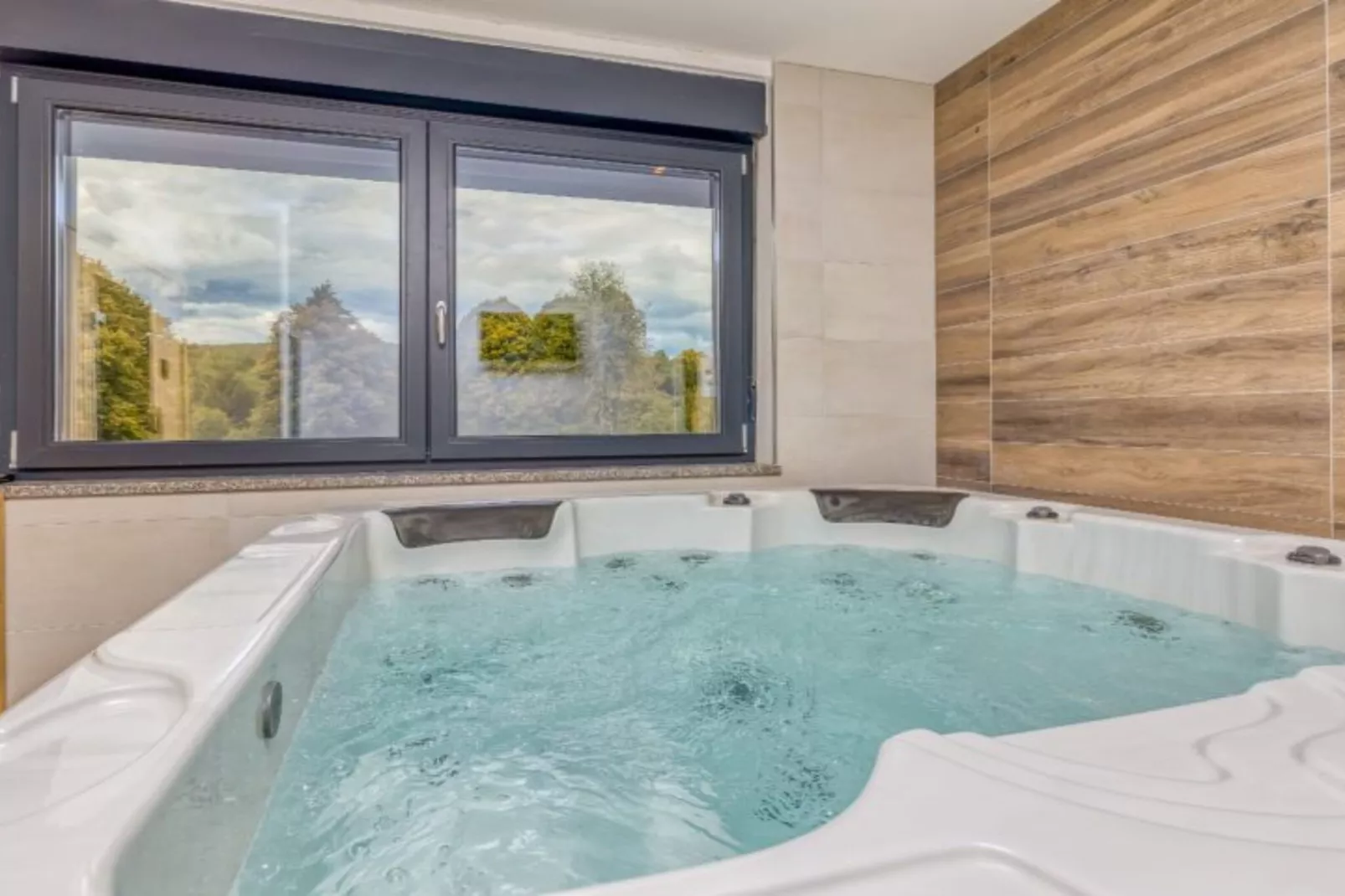 Four Bedroom Holiday House Mali Raj with Pool-Schwimmbad