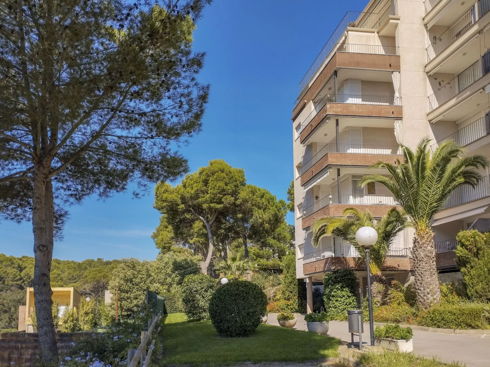 Sol Pins Tamariu-Outside