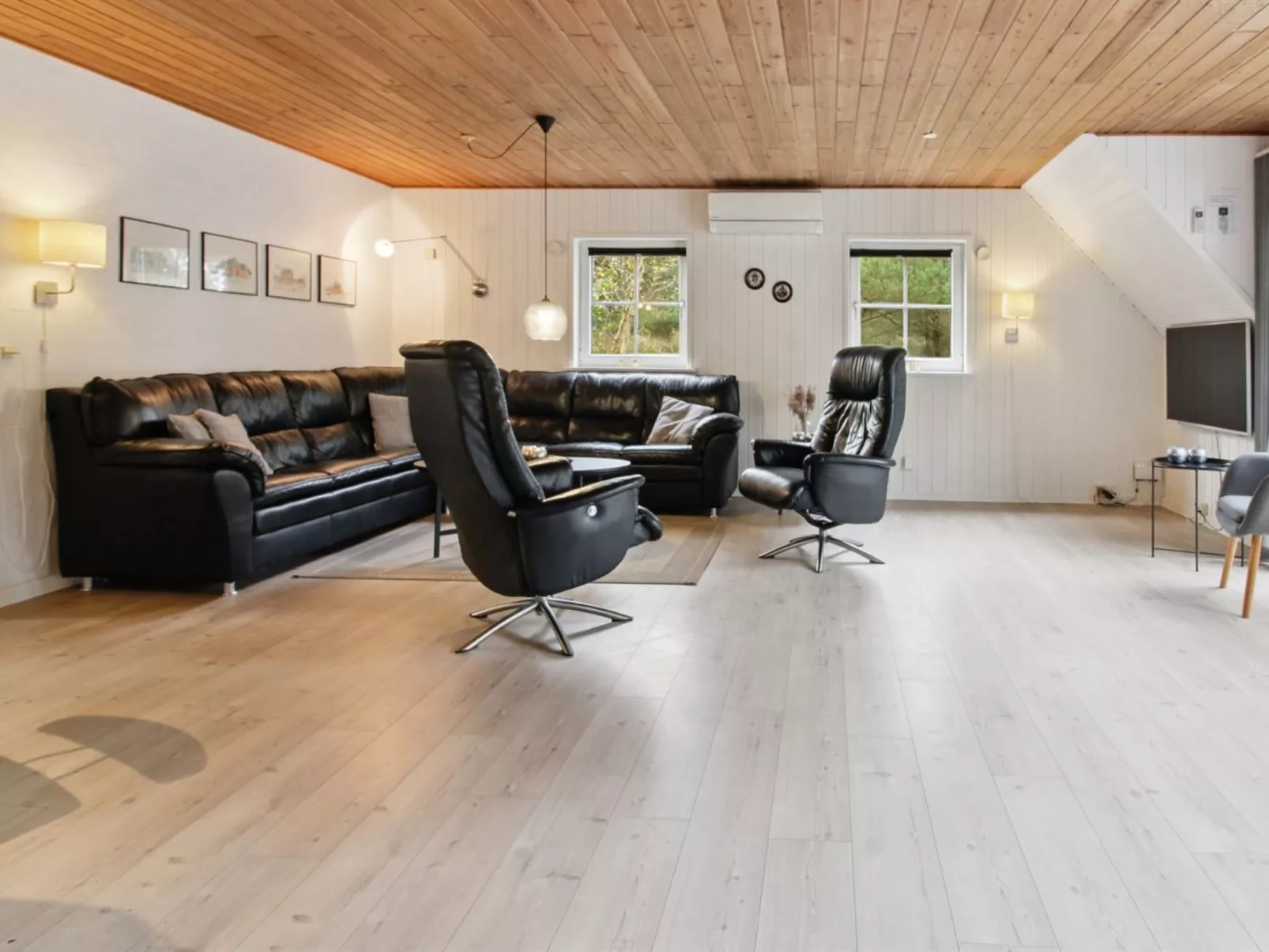 "Alvina" - 3.2km from the sea-Inside