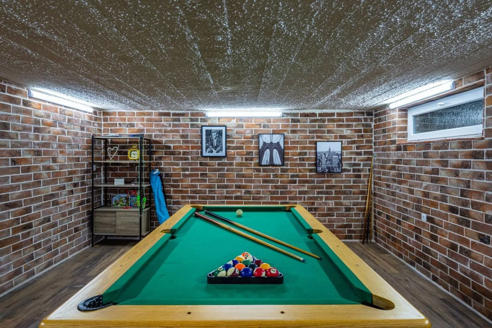 Luxury Villa Escape-Recreation room