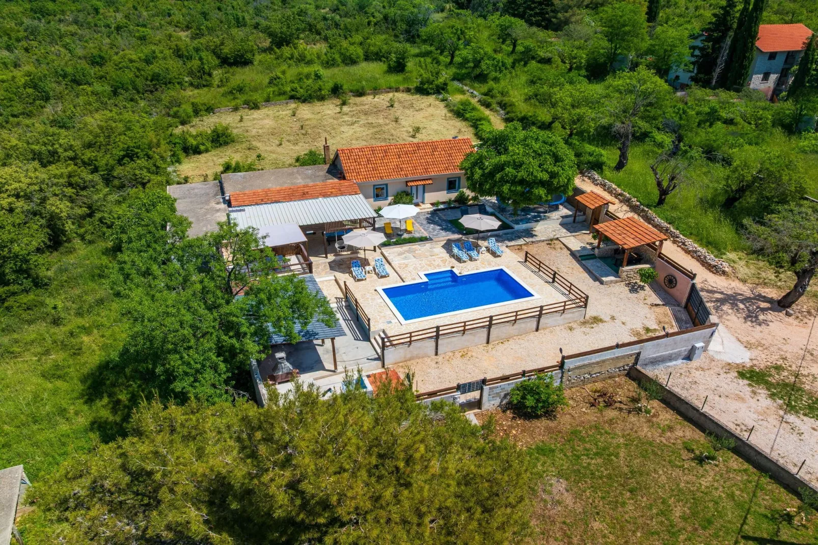 Holiday home Burgija-Zones été à 1 km