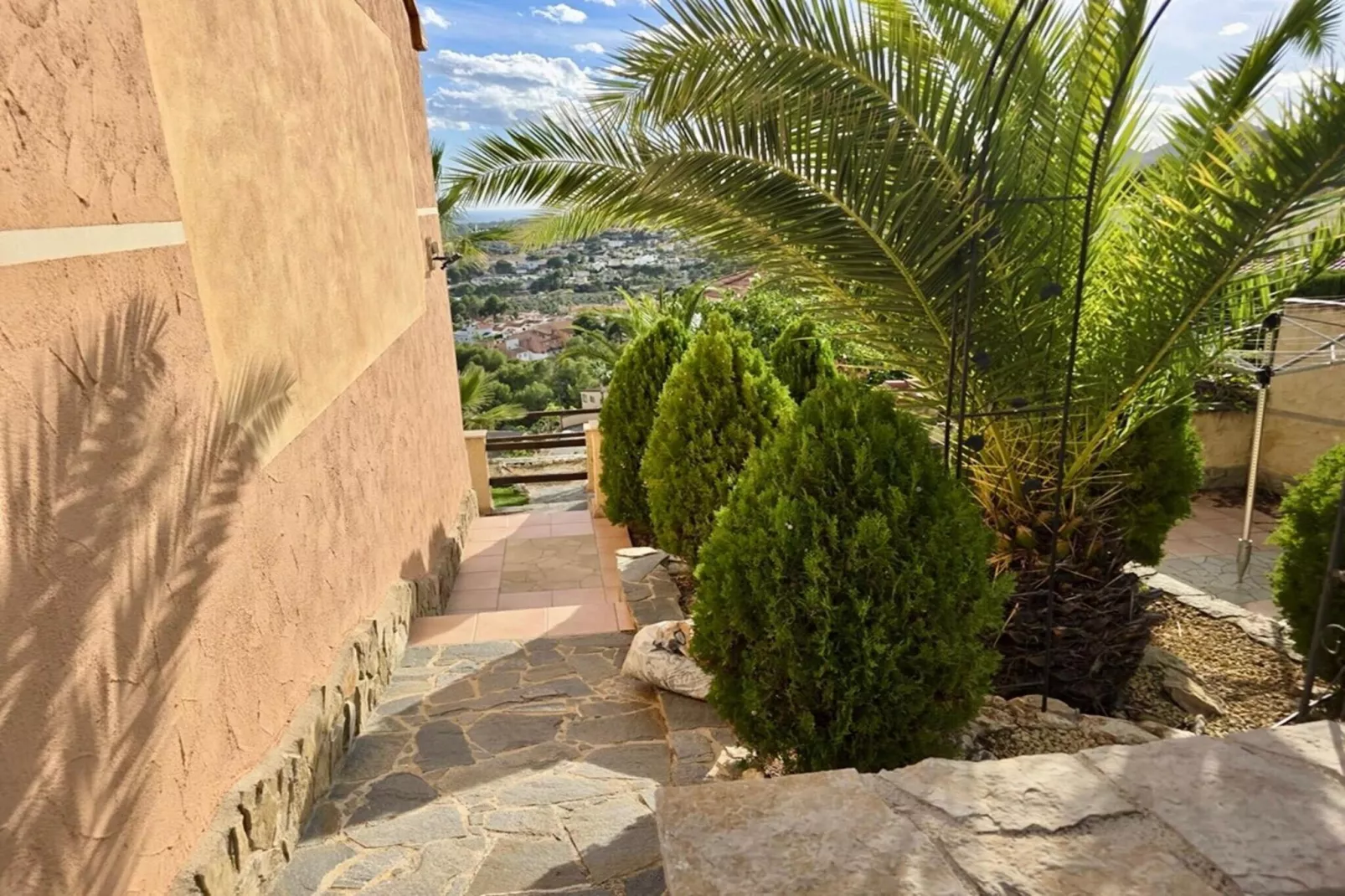 Cozy vacation house-Jardins en été