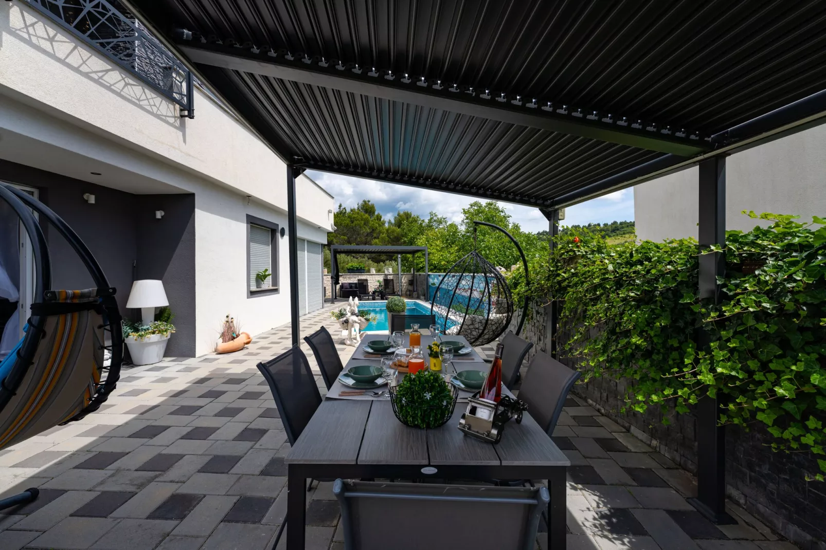 Apartment Nikita with private pool-Terrace balcony