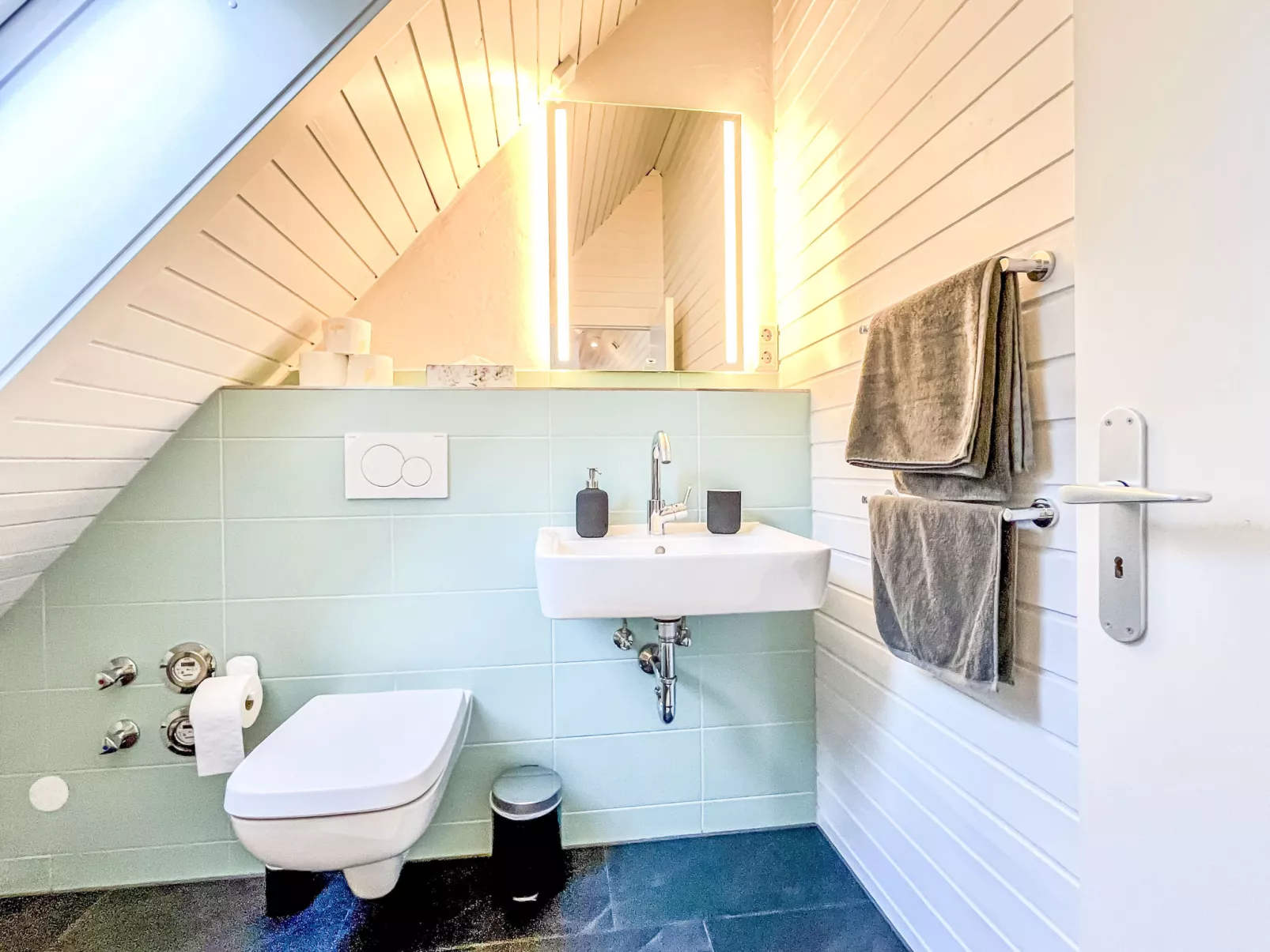 Falkennest - mit Blick auf den Titisee-Drinnen