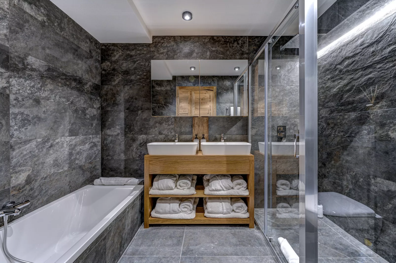 Cotes du Lavancher-Bathroom