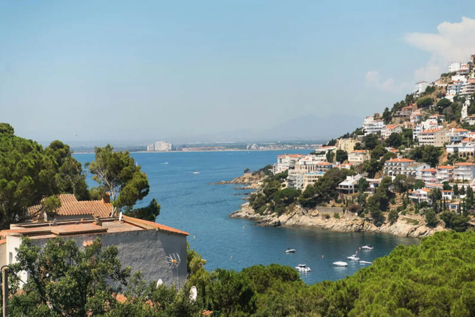 Maison à Roses-Untagged