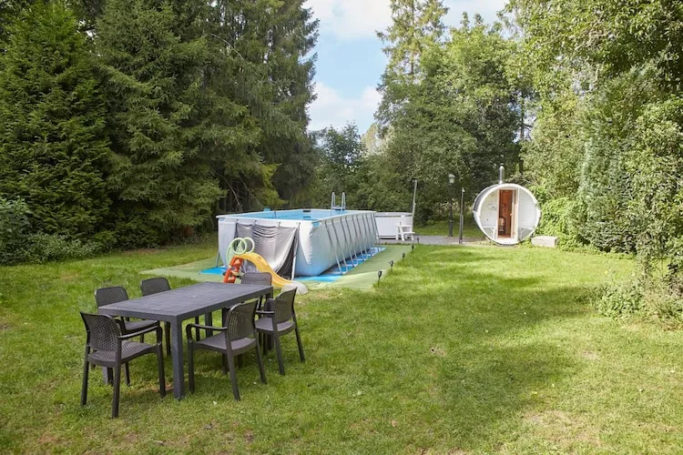 Dom wakacyjny w Sasinie dla max 10 osób-Jardins en été