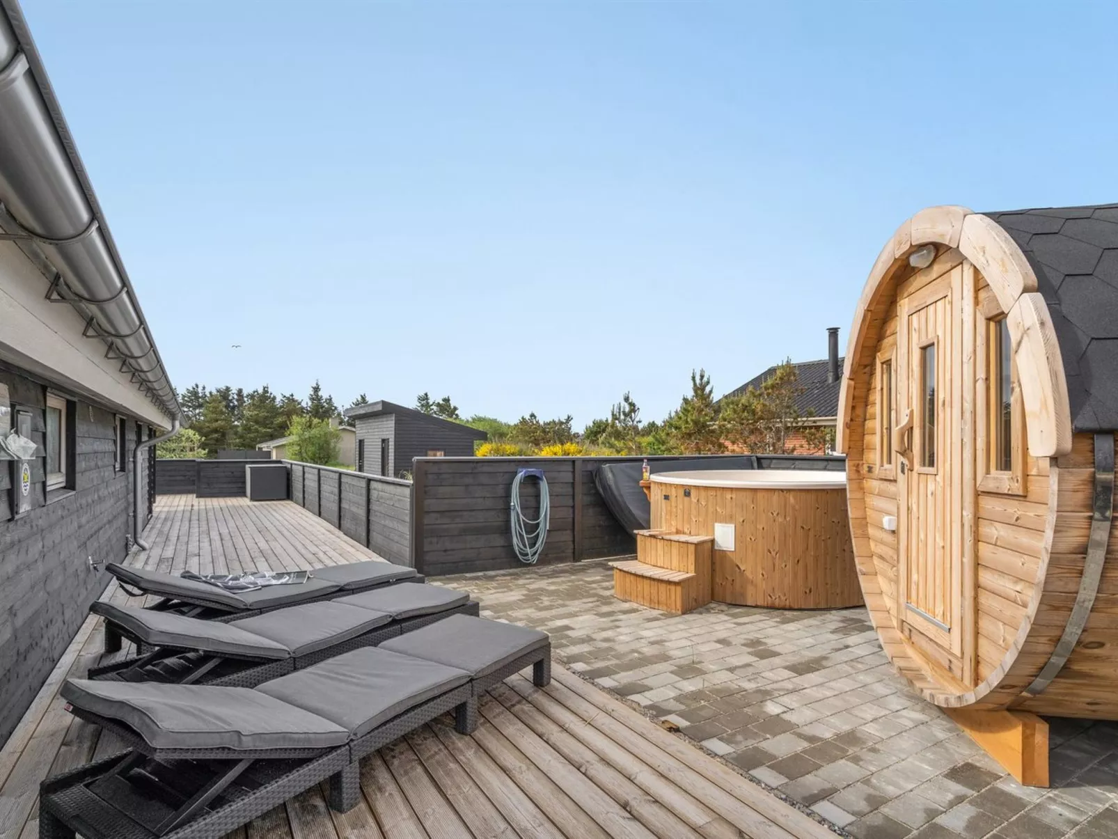 "Teoline" - 500m to the fjord-Drinnen