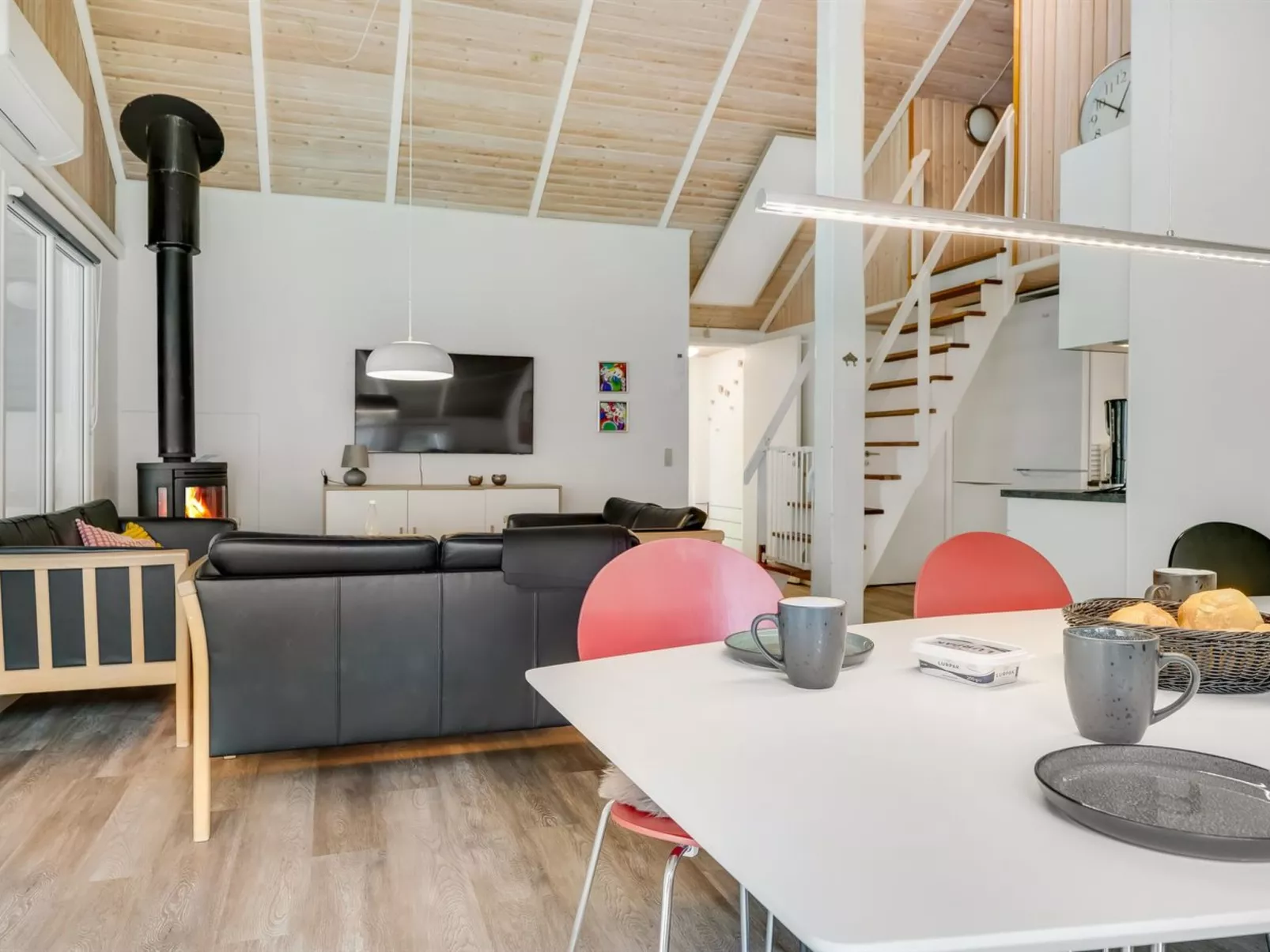 "Eisa" - 300m to the fjord-Inside