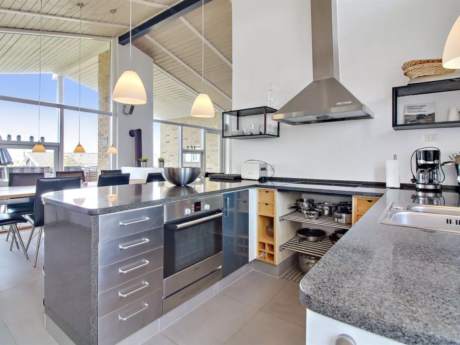 "Judeth" - 300m from the sea-Dedans