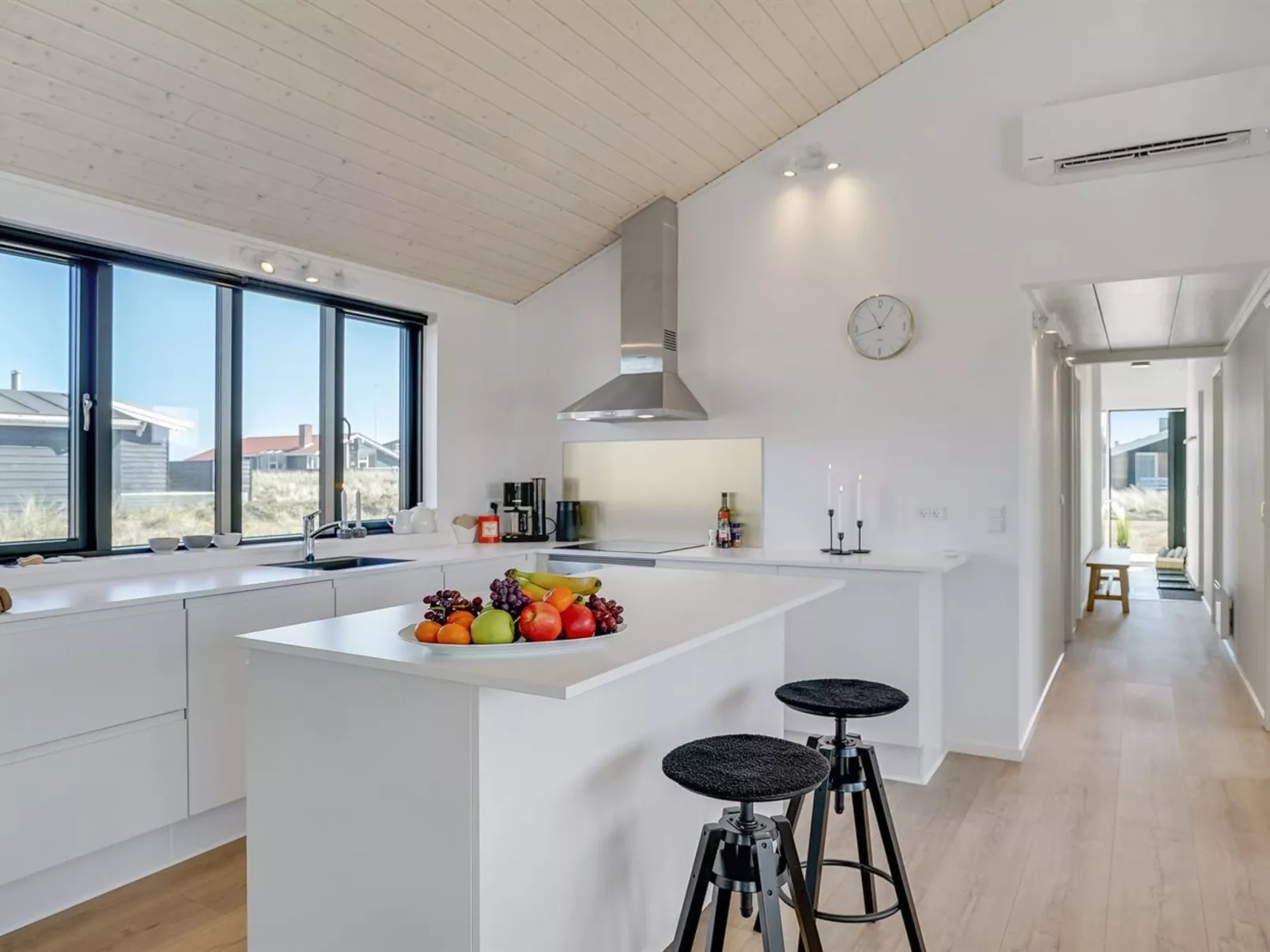 "Aiko" - 50m from the sea-Drinnen