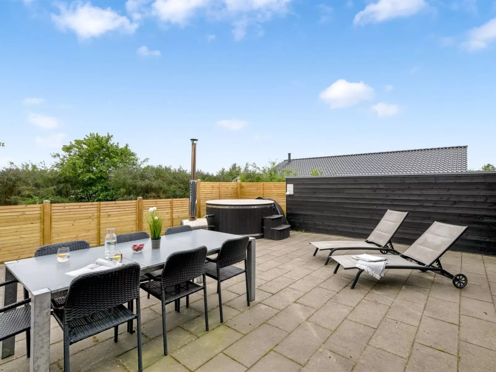 "Weike" - 950m to the fjord-Inside