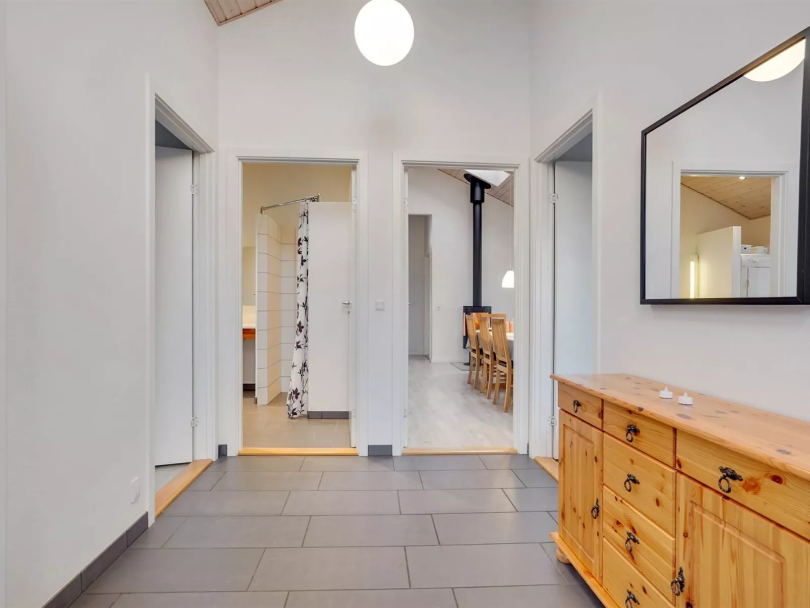 "Finna" - 1km from the sea-Inside