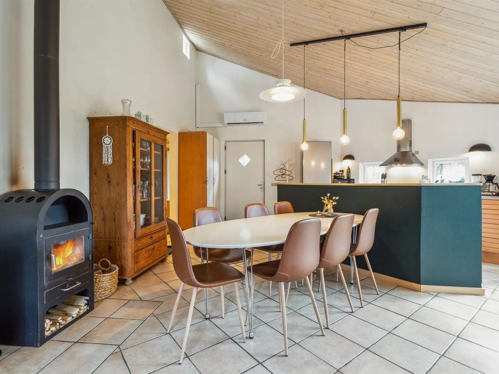 "Amanda" - 30km from the sea-Inside