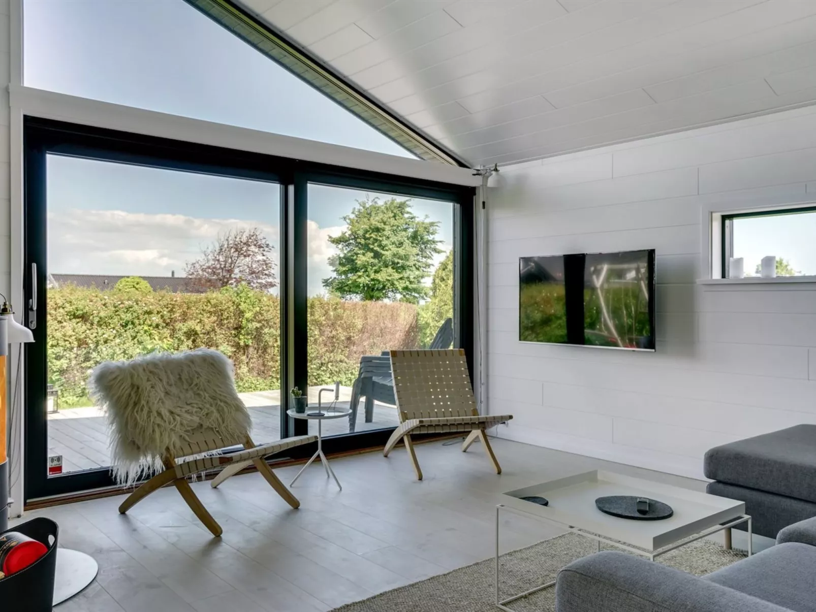 "Kjell" - 100m from the sea-Drinnen