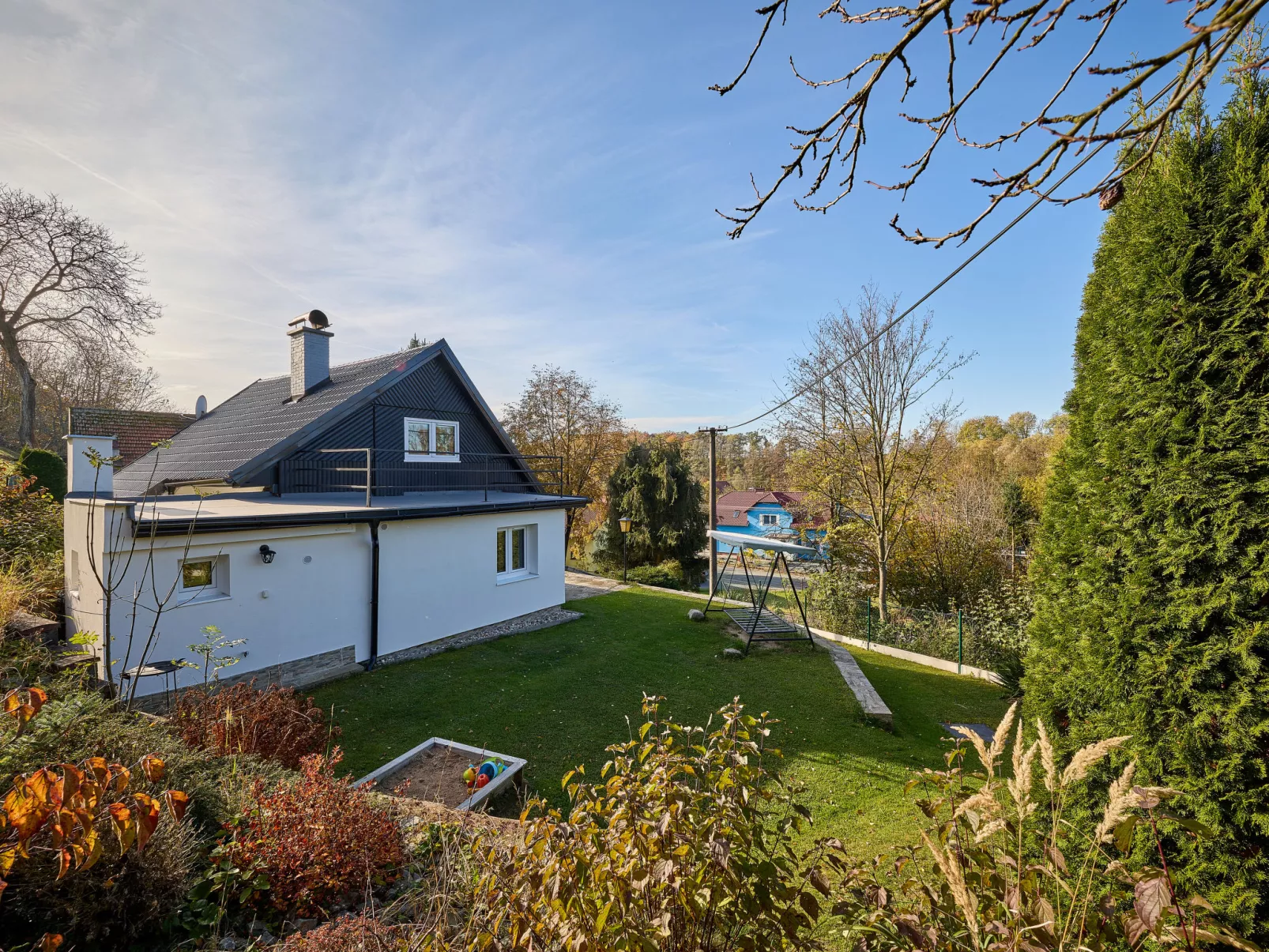 Leisure Lounge & Pool-Outside