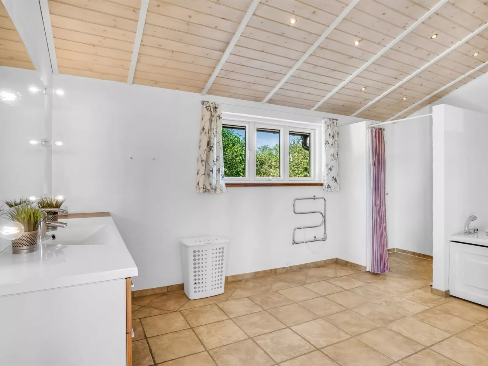 "Eljas" - 200m to the fjord-Inside