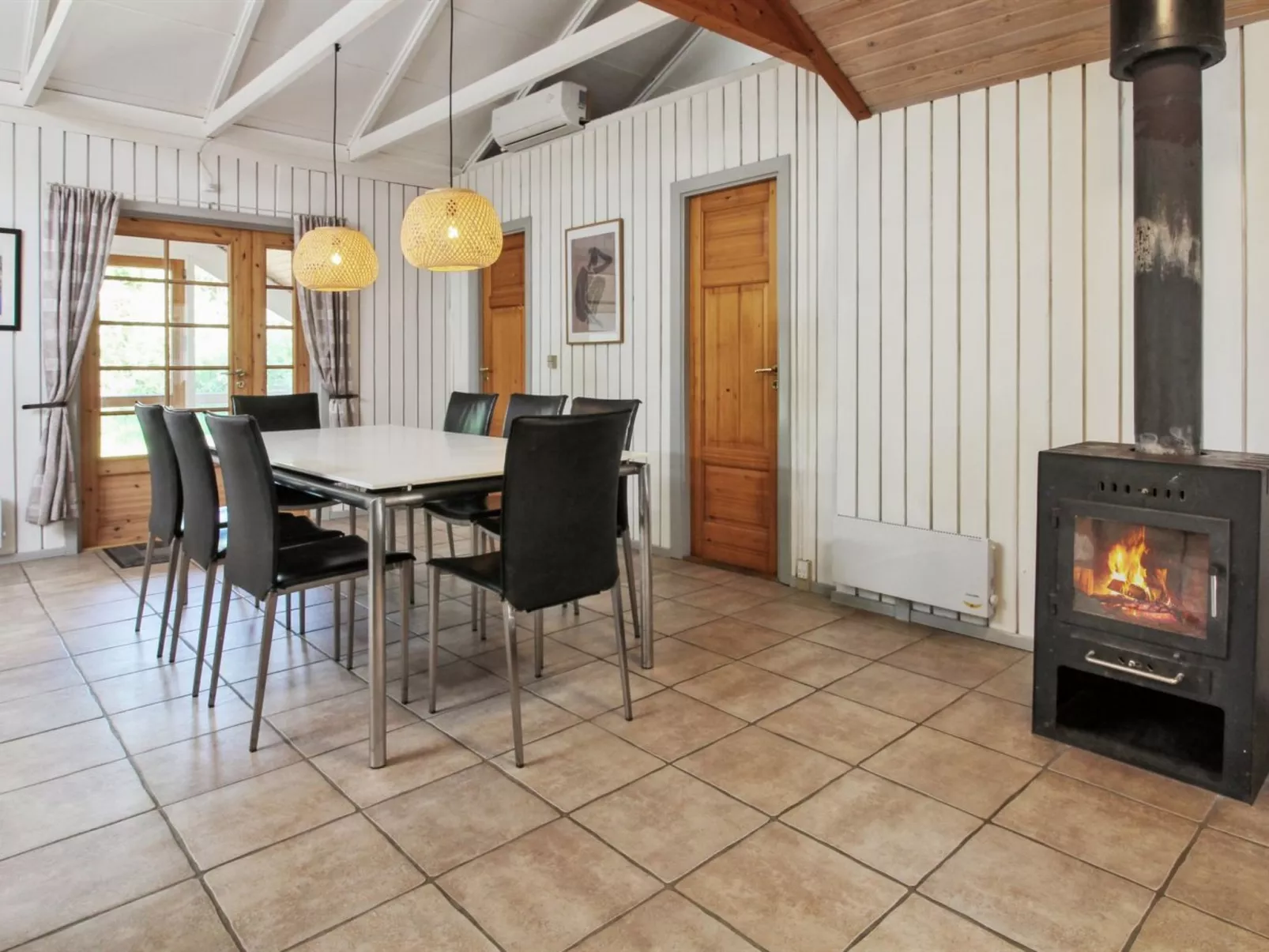 "Niyazi" - 3.1km from the sea-Inside