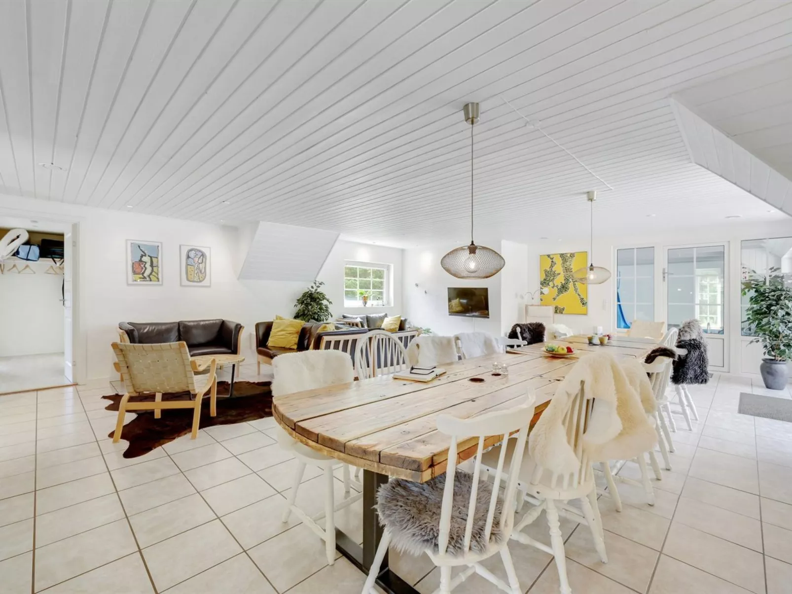 "Erla" - 2.3km from the sea-Inside