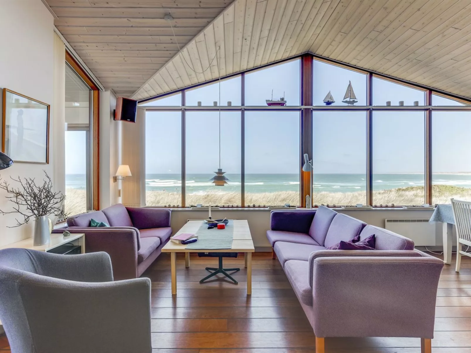 "Arngrim" - 100m from the sea-Inside