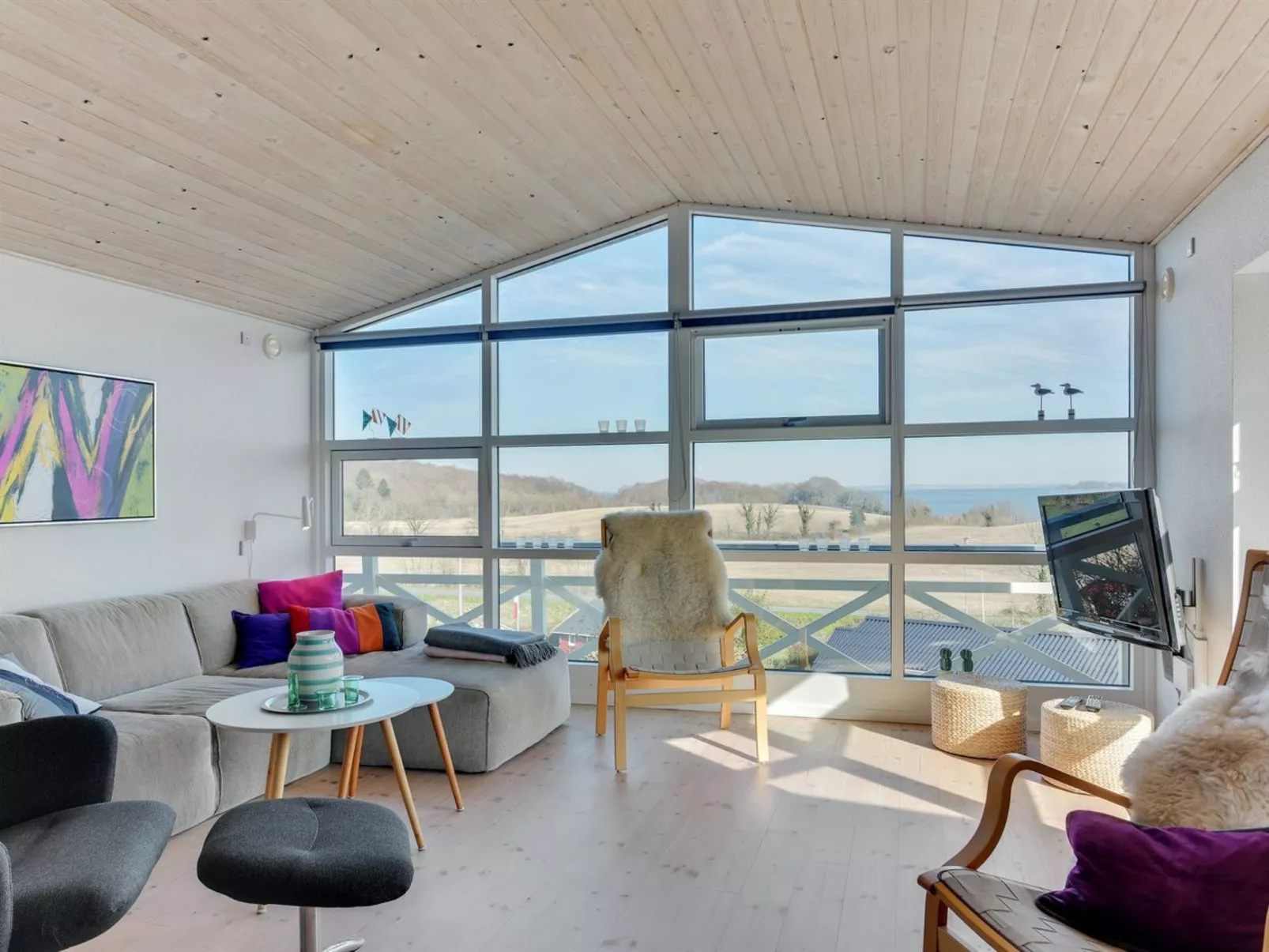 "Haraldina" - 350m to the fjord-Inside