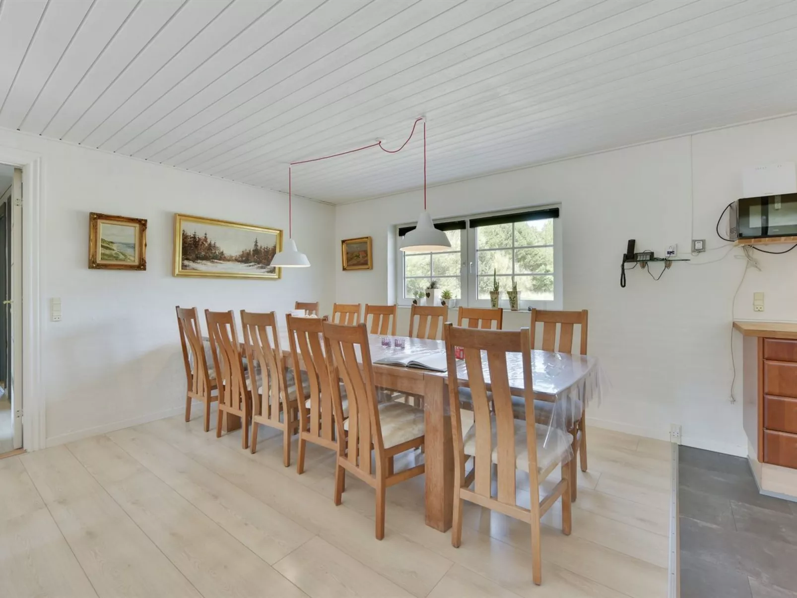 "Jorkin" - 1.8km from the sea-Inside