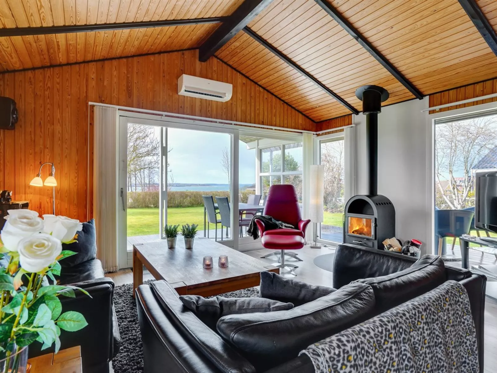 "Denahi" - 400m to the fjord-Dedans