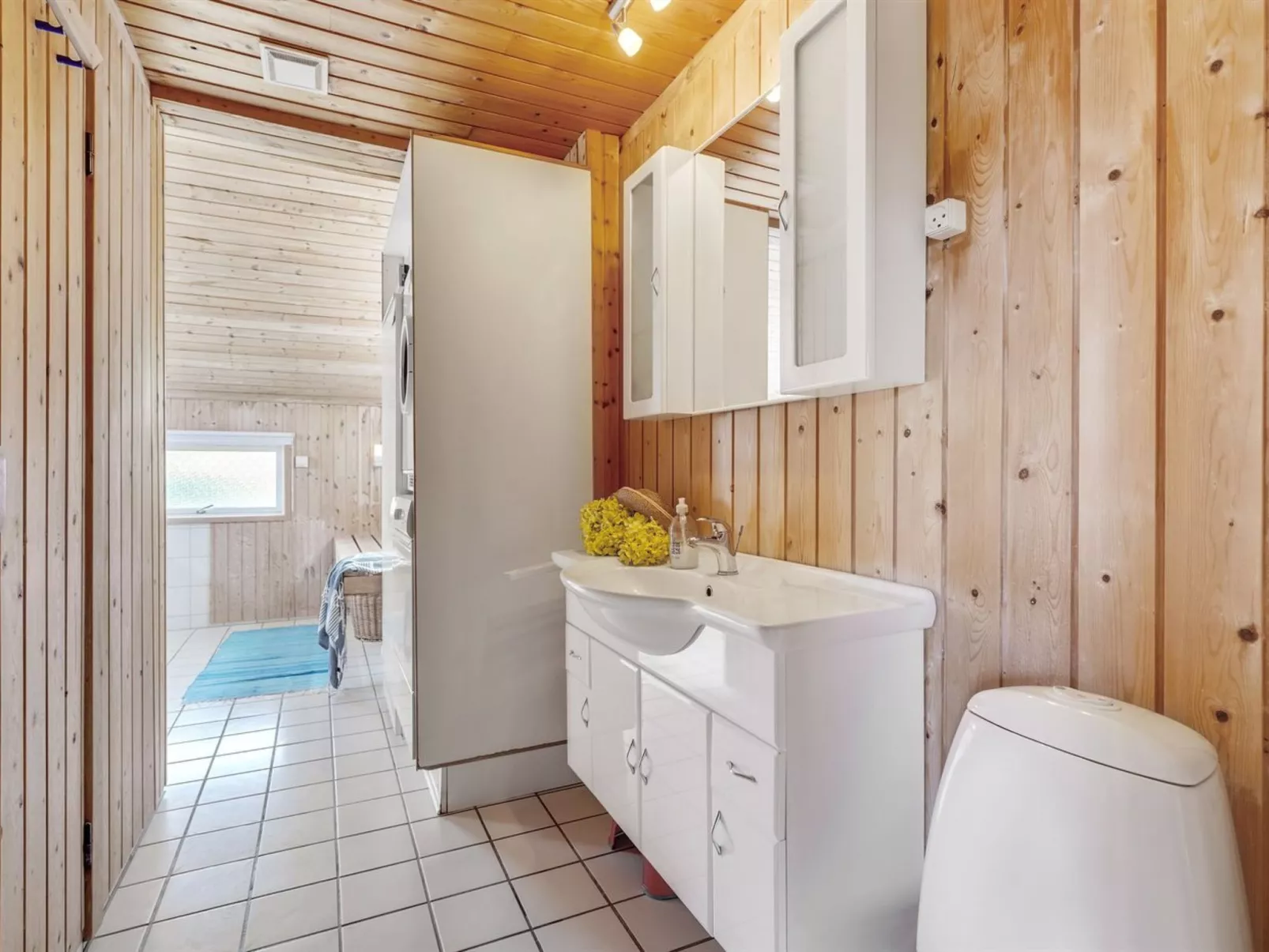 "Anthonette" -  from the sea-Drinnen