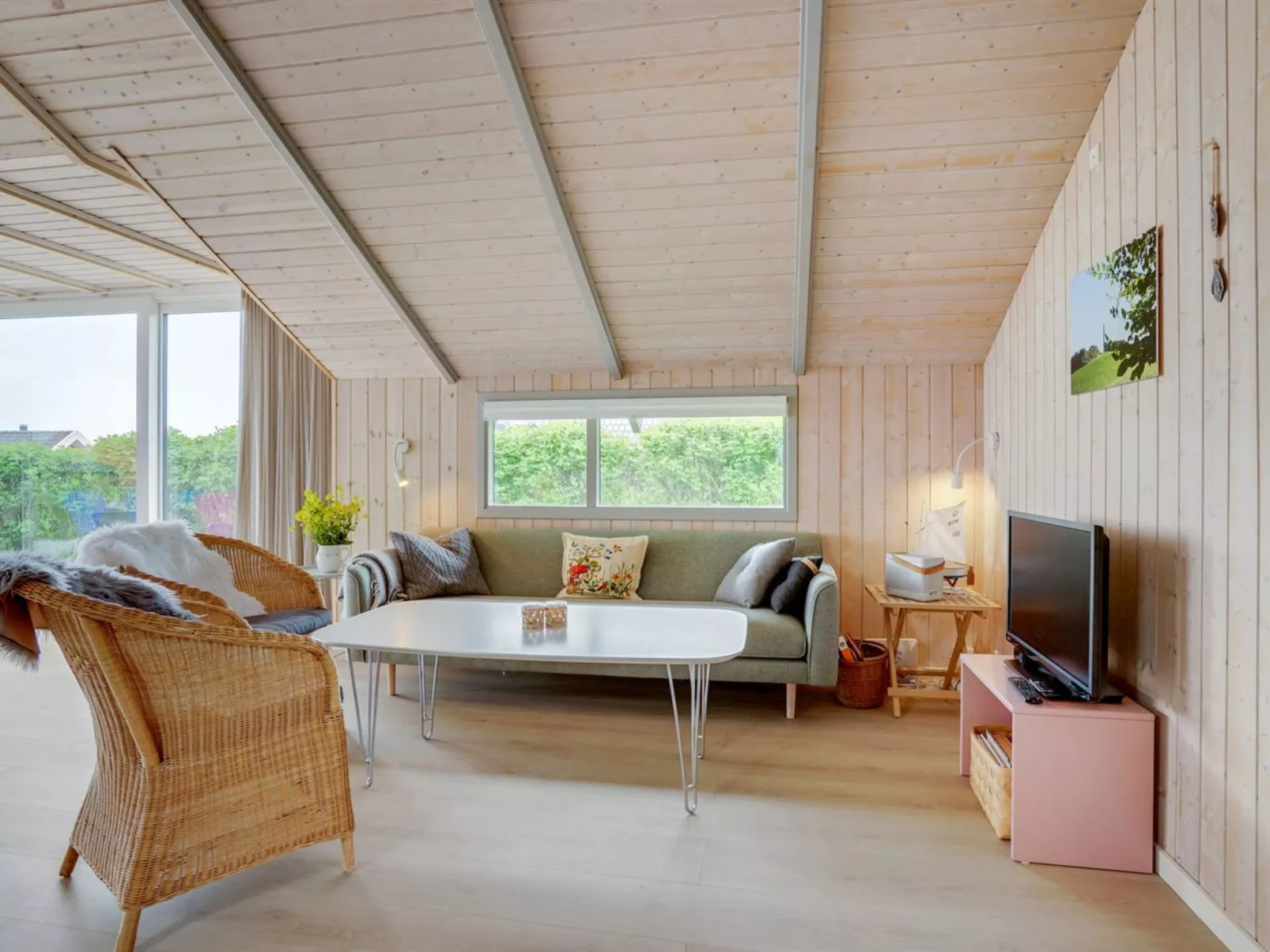 "Ely" - 300m from the sea-Inside