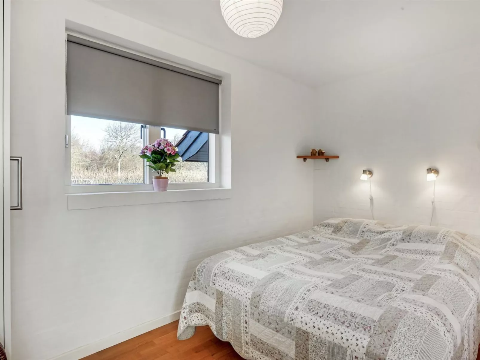 "Donka" - 300m to the fjord-Drinnen