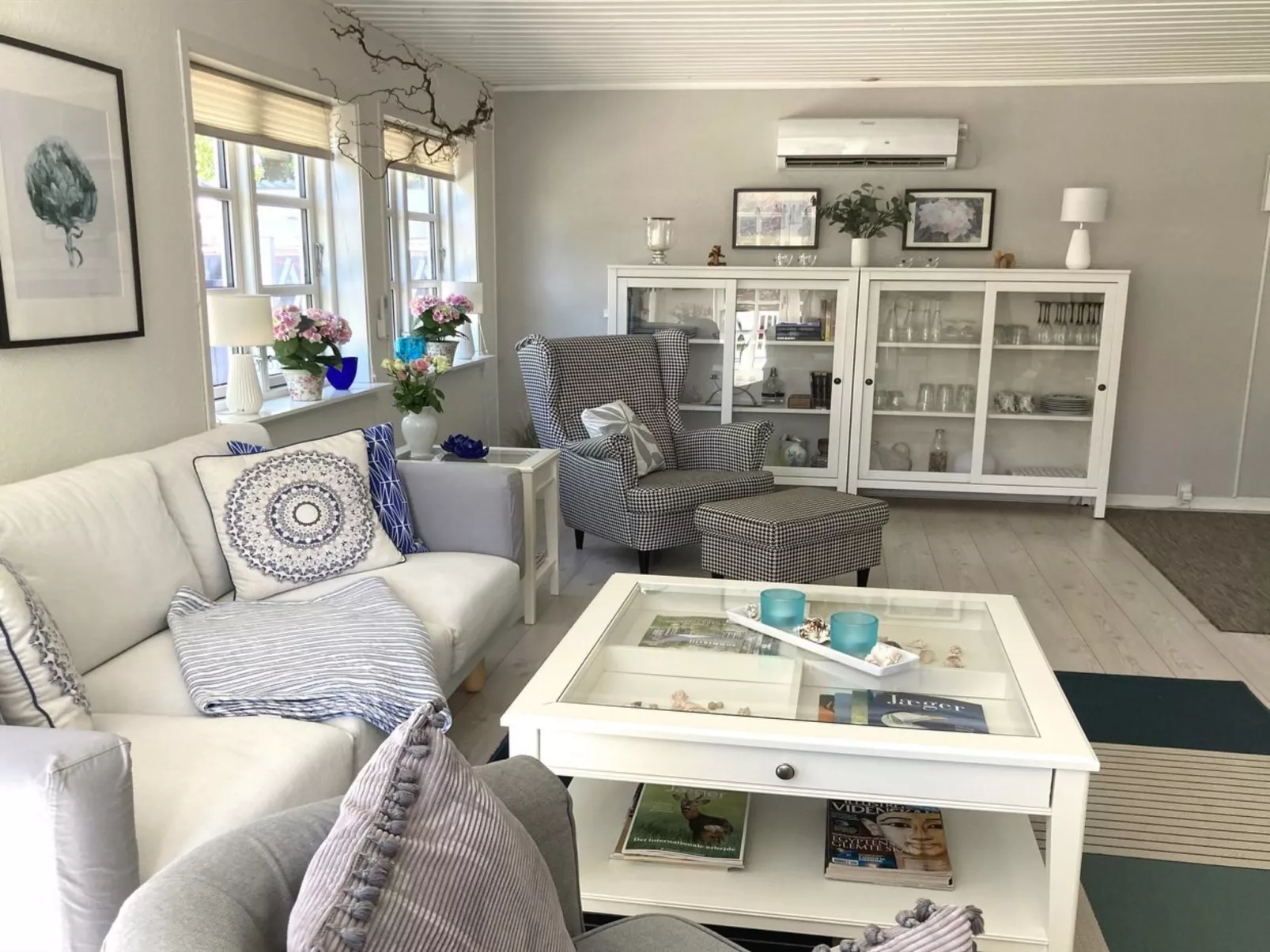 "Jeip" - 400m to the fjord-Dedans