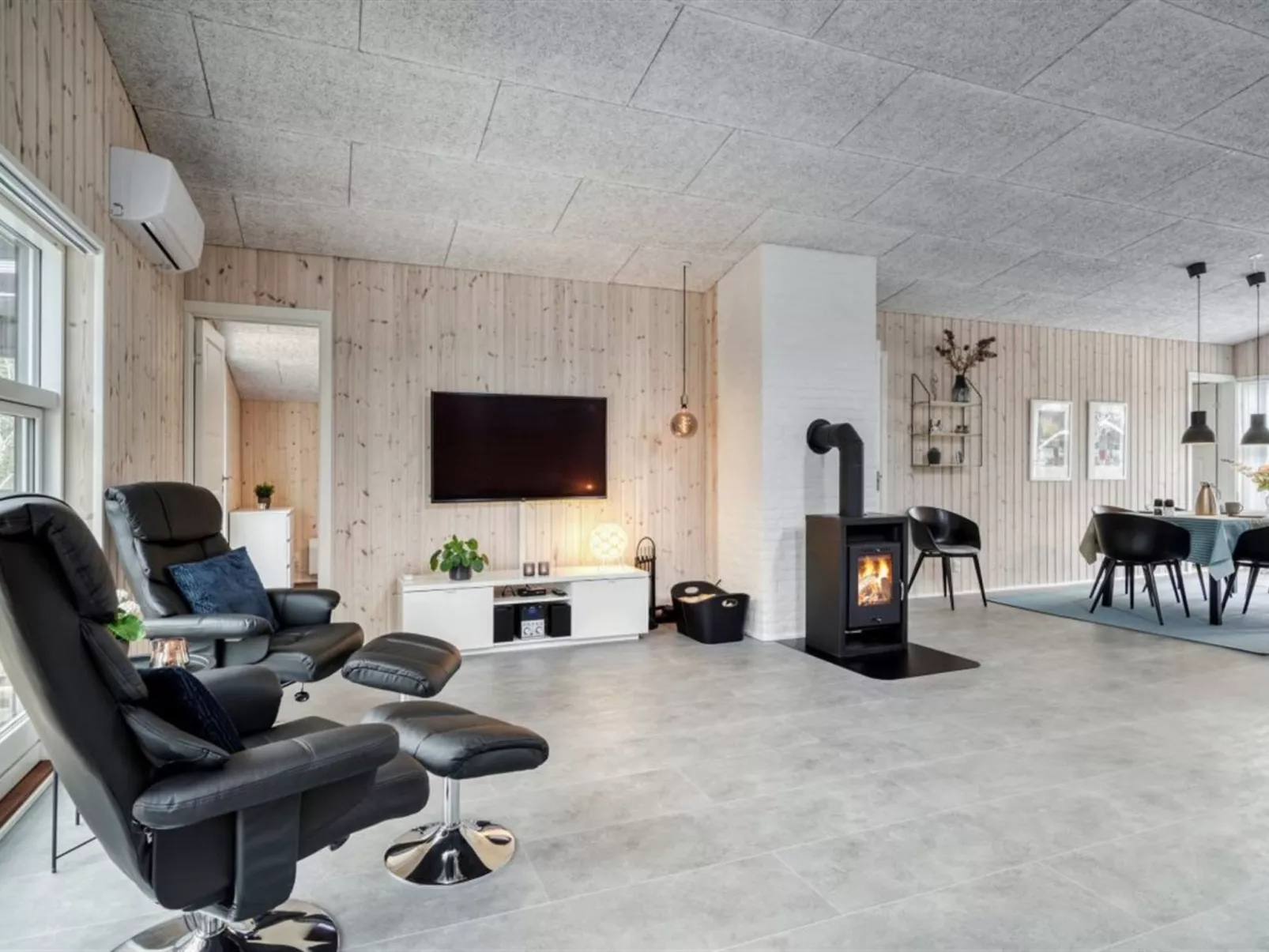 "Gustaf" - 400m to the fjord-Inside