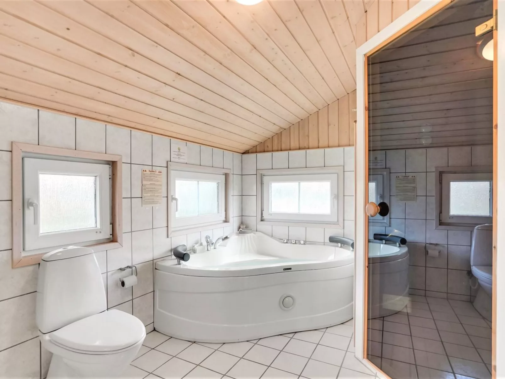 "Shalin" - 1.4km to the fjord-Dedans