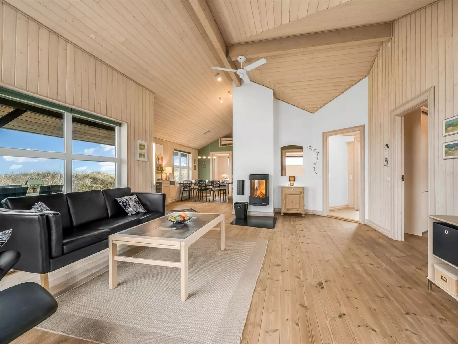 "Tahnee" - 450m from the sea-Inside