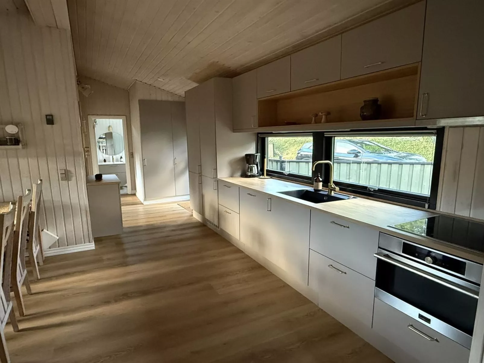 "Glenda" - 3km from the sea-Inside