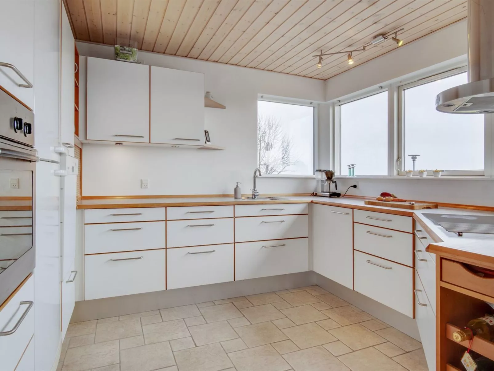 "Sahid" - 20m from the sea-Inside