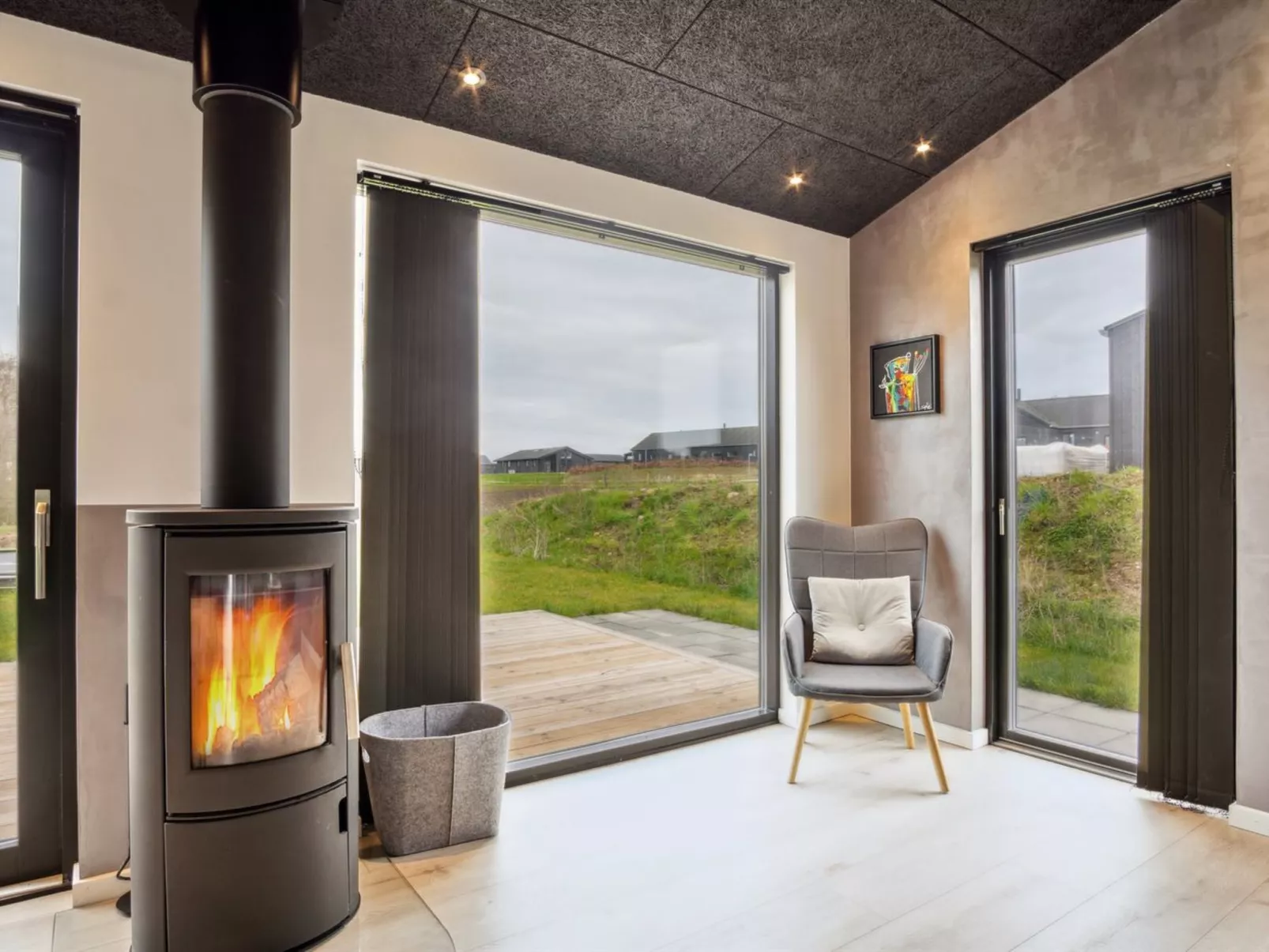 "Jul" - 300m from the sea-Inside