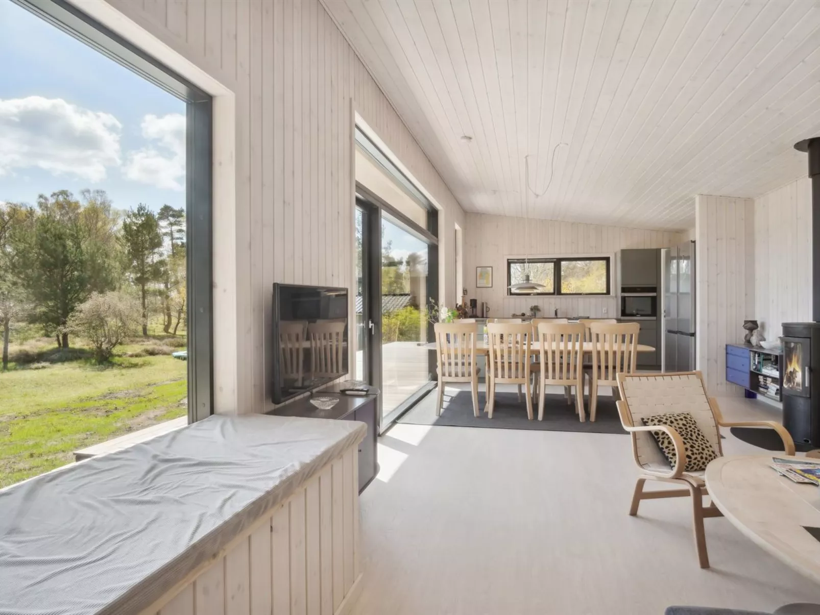 "Toska" - 100m to the fjord-Drinnen