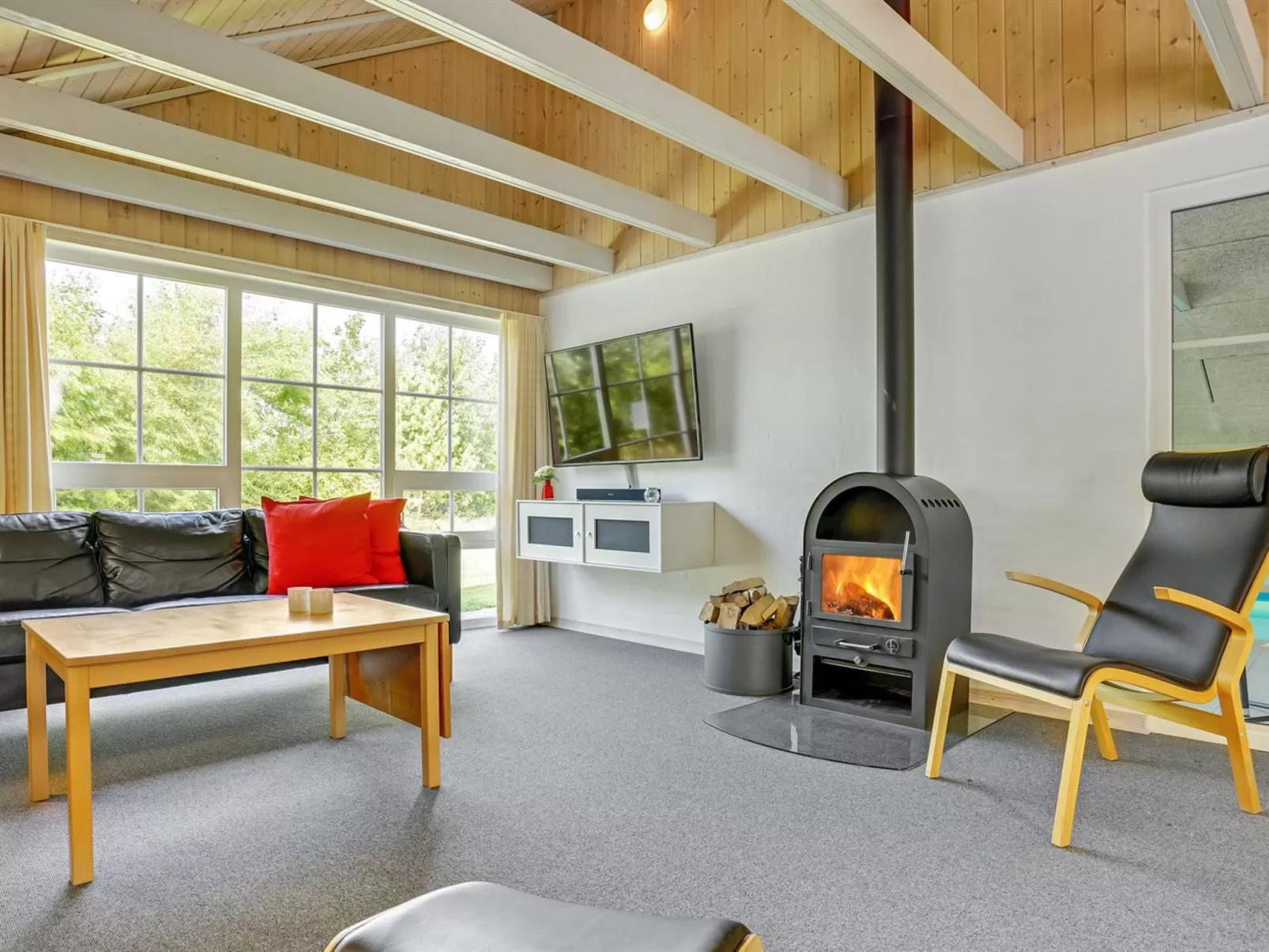 "Munder" - 1.2km to the fjord-Dedans