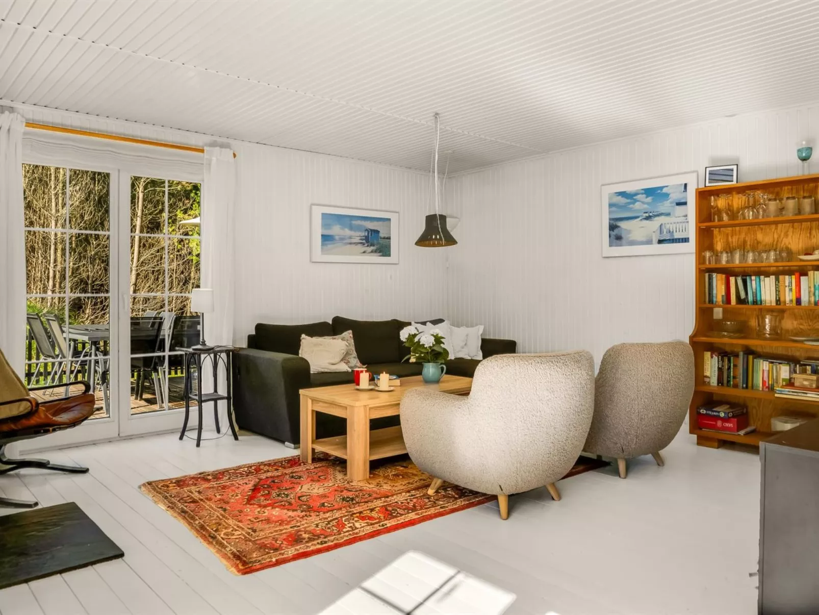 "Eimi" - 1.5km from the sea-Drinnen