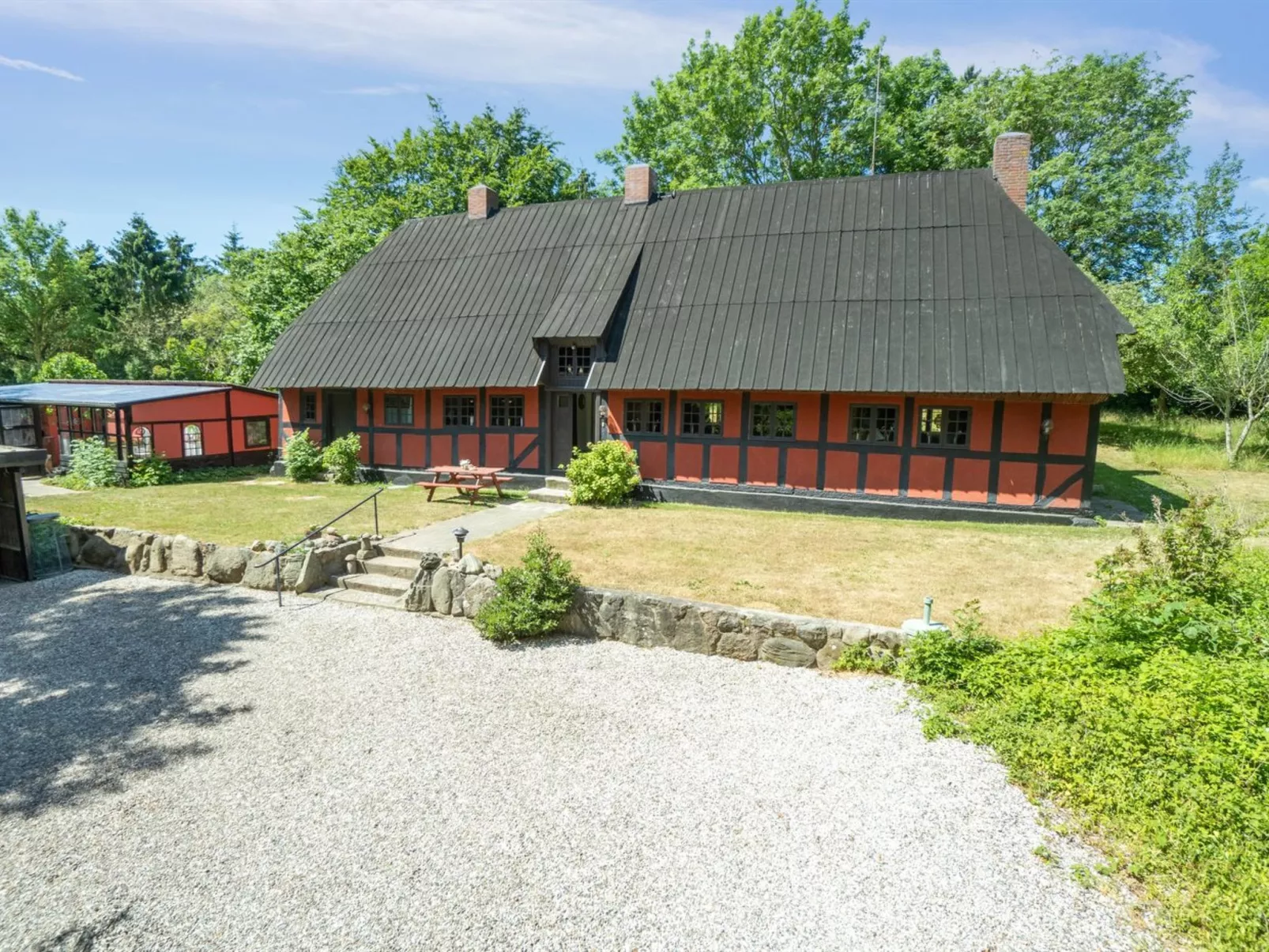 "Elvin" - 2.7km from the sea-Outside