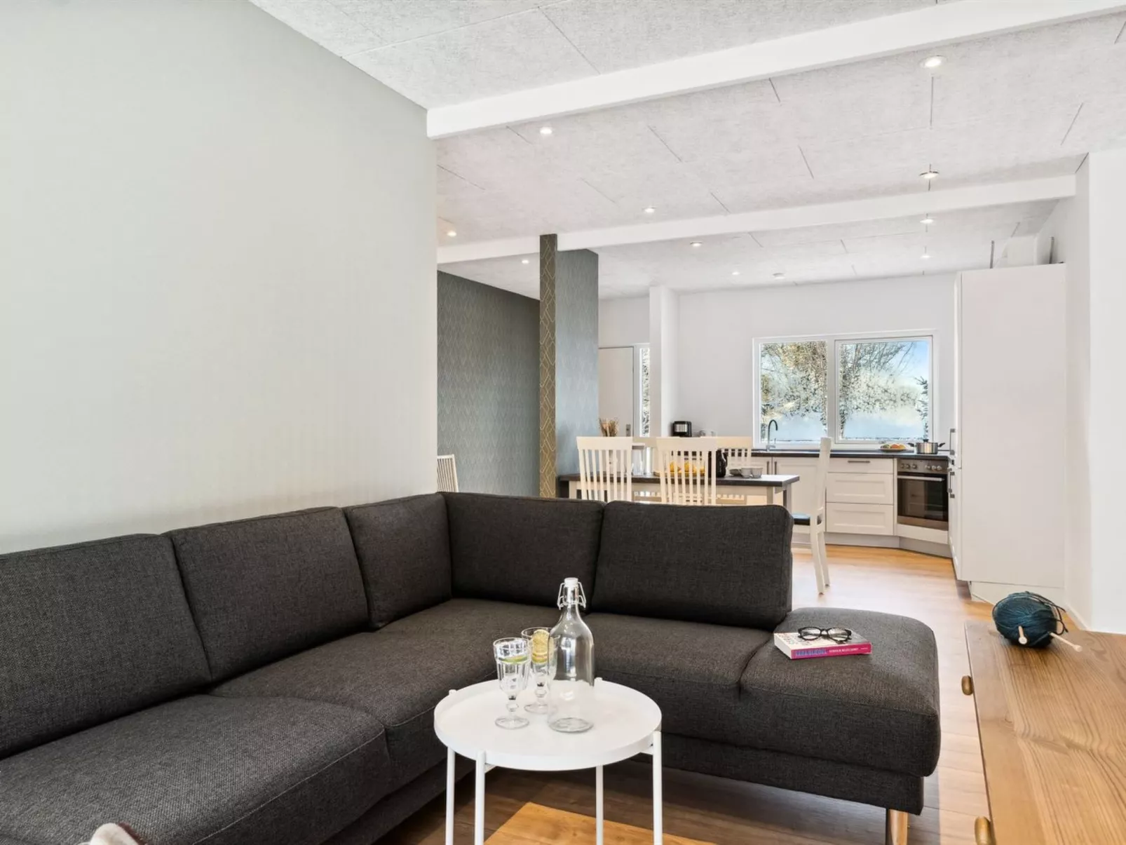 "Scalli" - 1.5km to the fjord-Inside