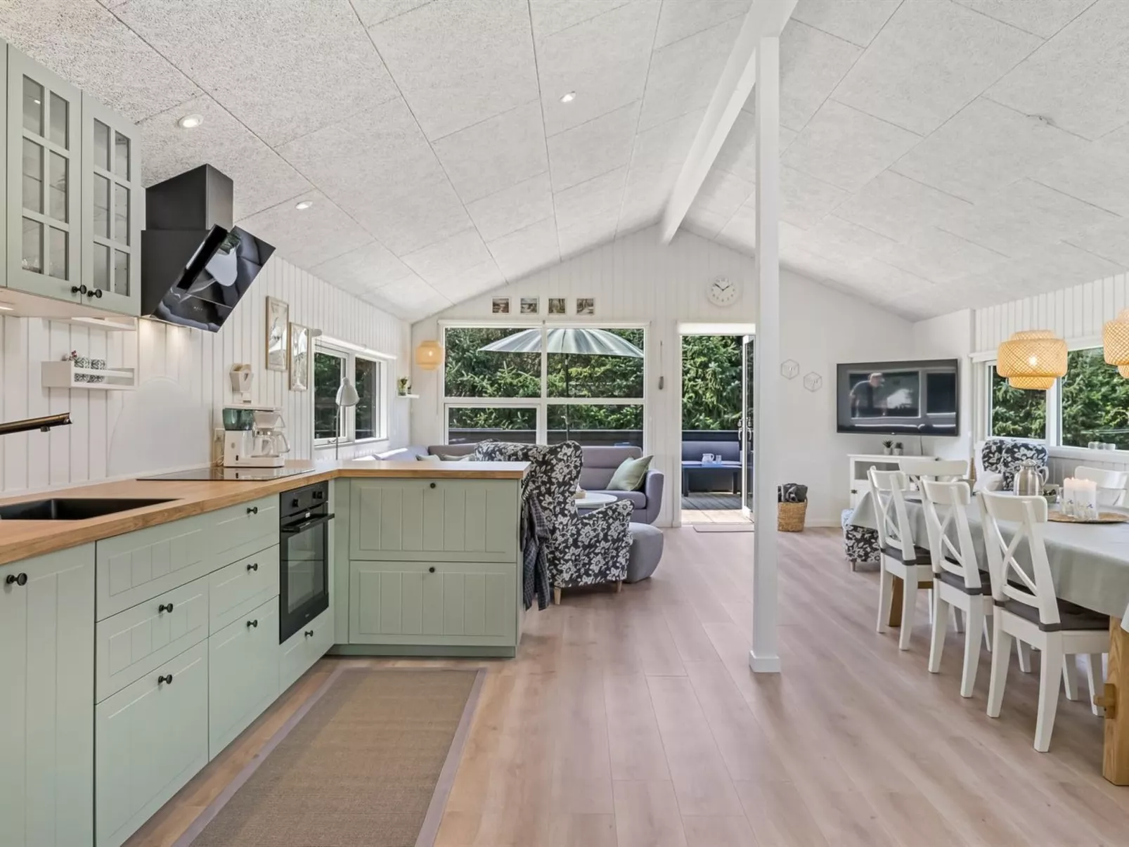 "Ema" - 1.9km from the sea-Dedans