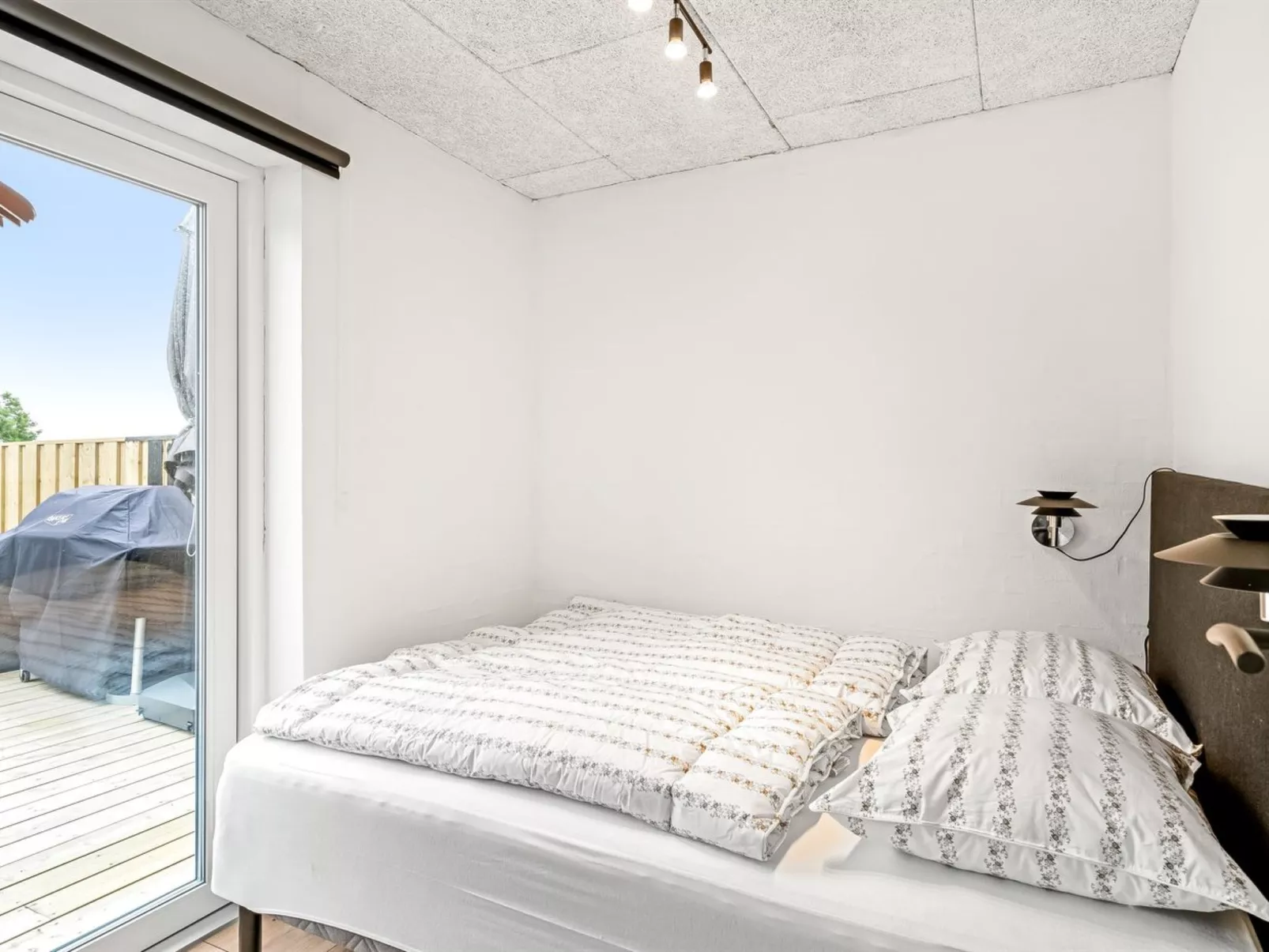 "Tonna" -  from the sea-Inside