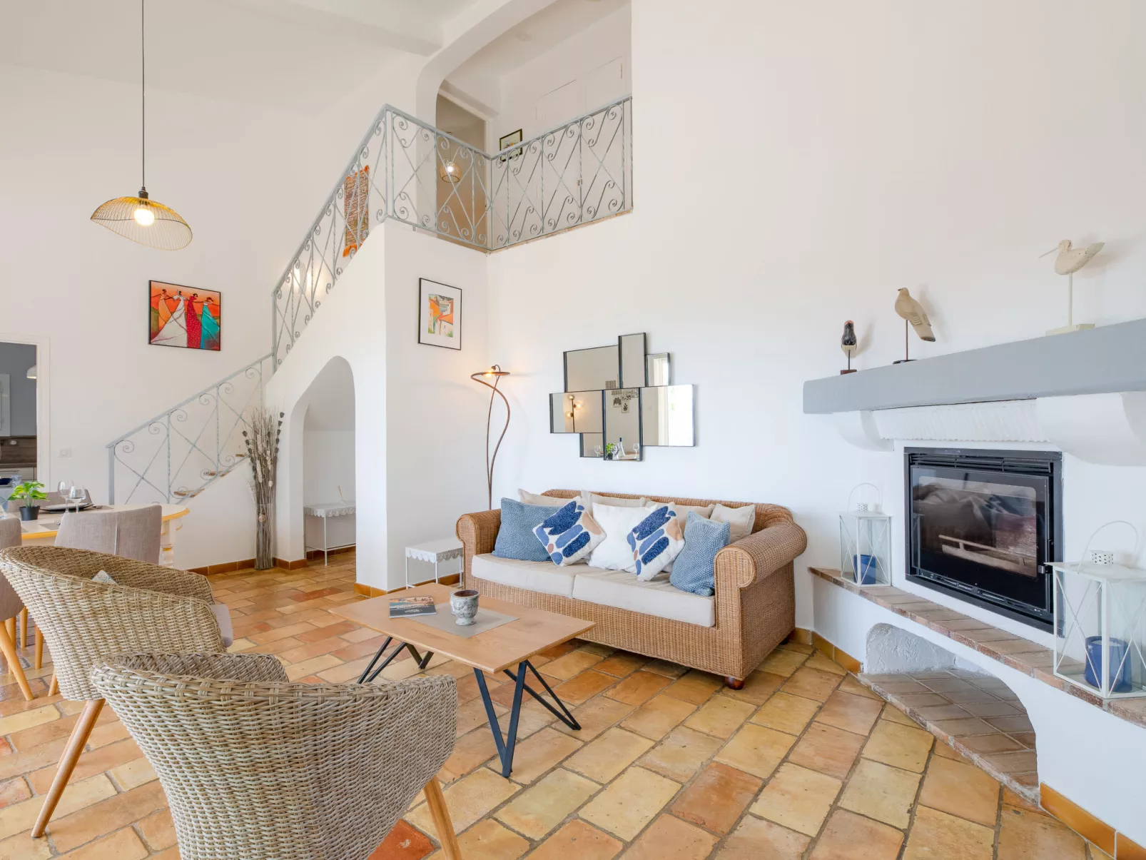 Clos Romain-Inside